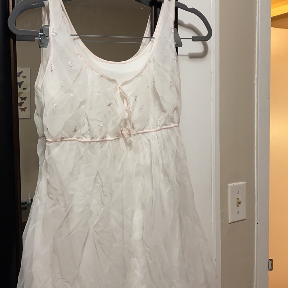 Vintage flowy nightgown with rose embroidery